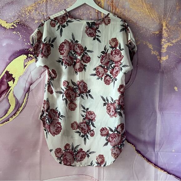 5/$30 Rose Floral High Low Top S - Picture 2 of 4